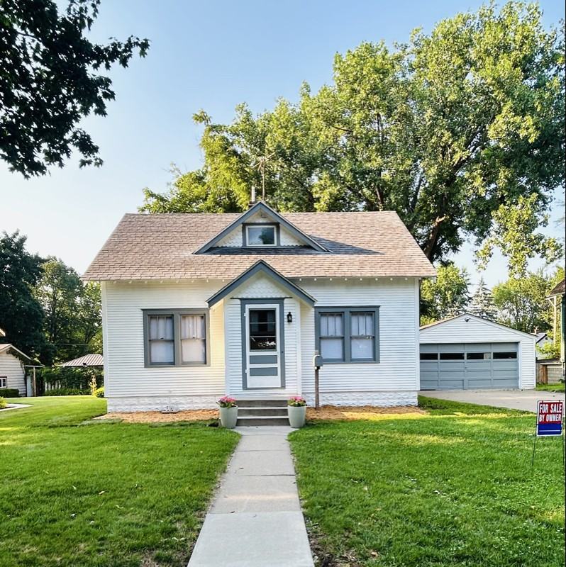 314 9th St W - Photo 2 of 32