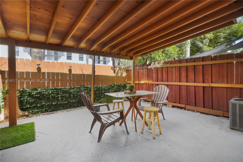 8360 Nw 8th St - Photo 3 of 13