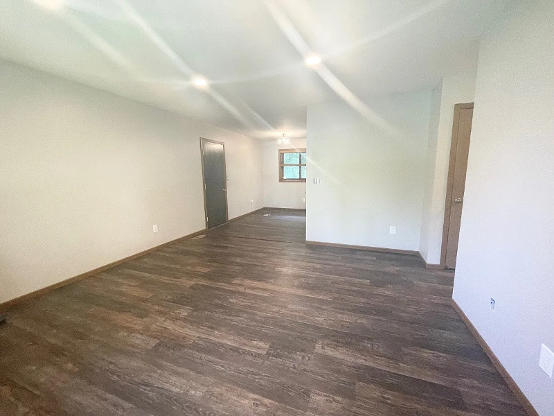 312 11th Ave Se - Photo 3 of 5