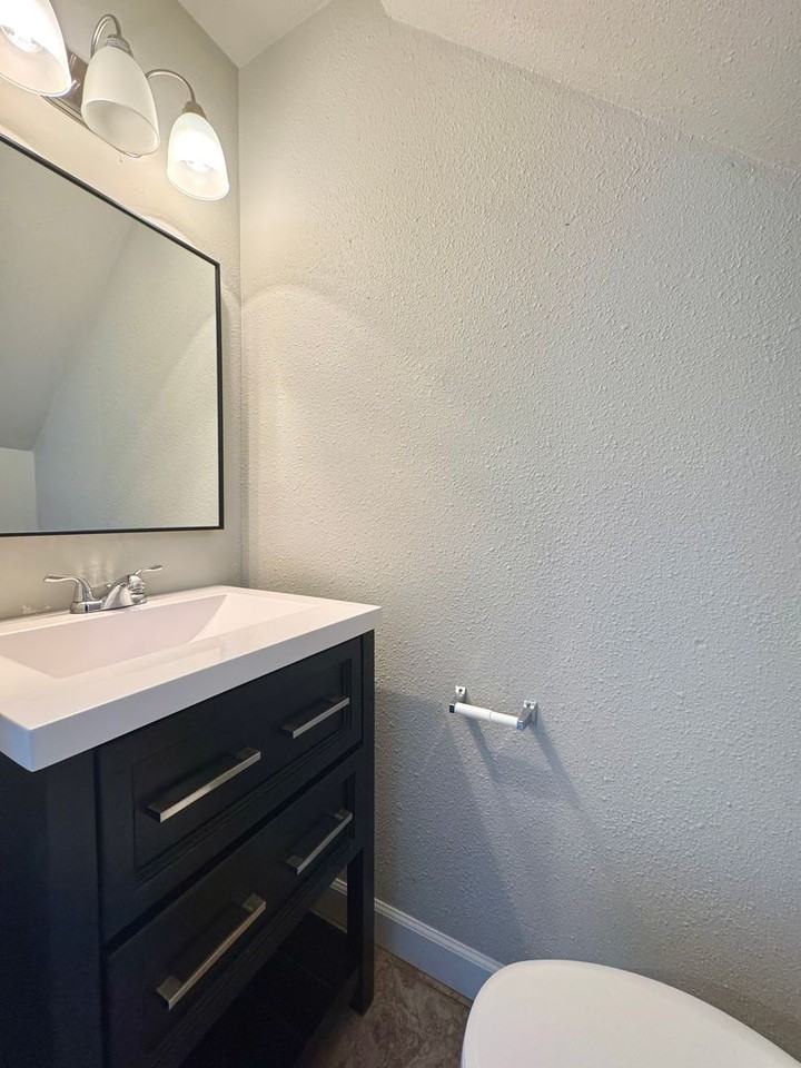 591 E Boswell St - Photo 5 of 18