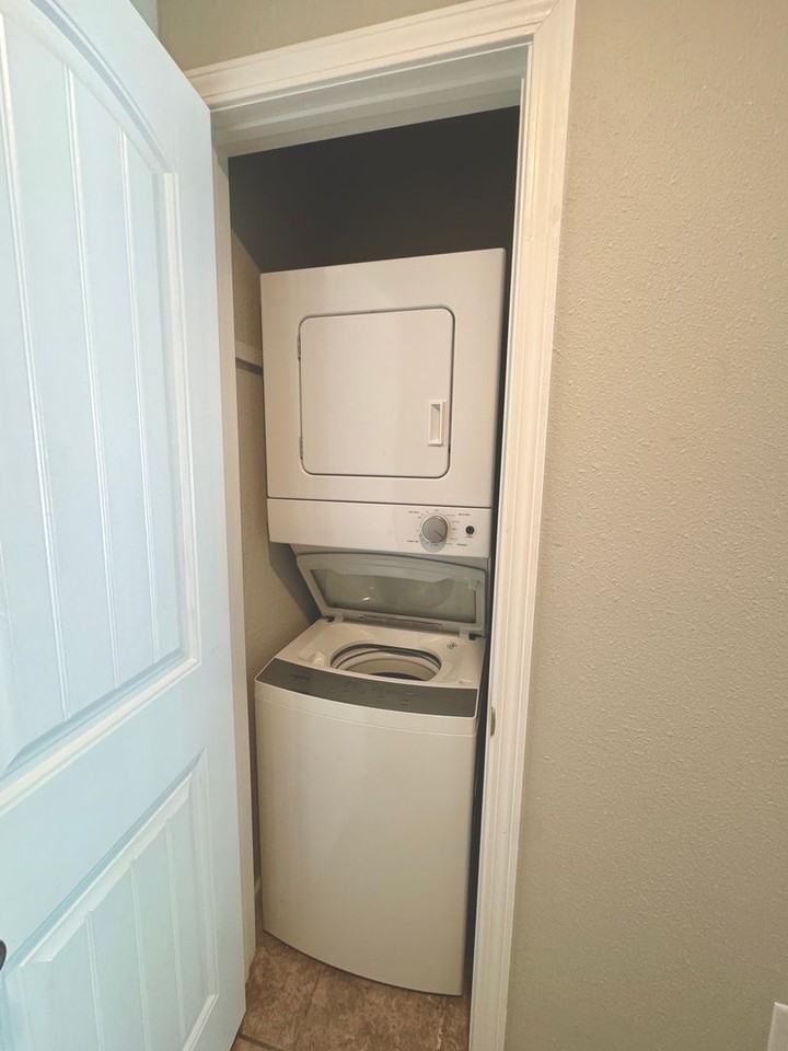 591 E Boswell St - Photo 6 of 18