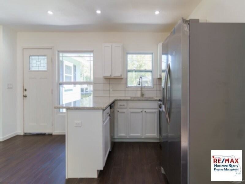 4513 Versailles Dr - Photo 2 of 10