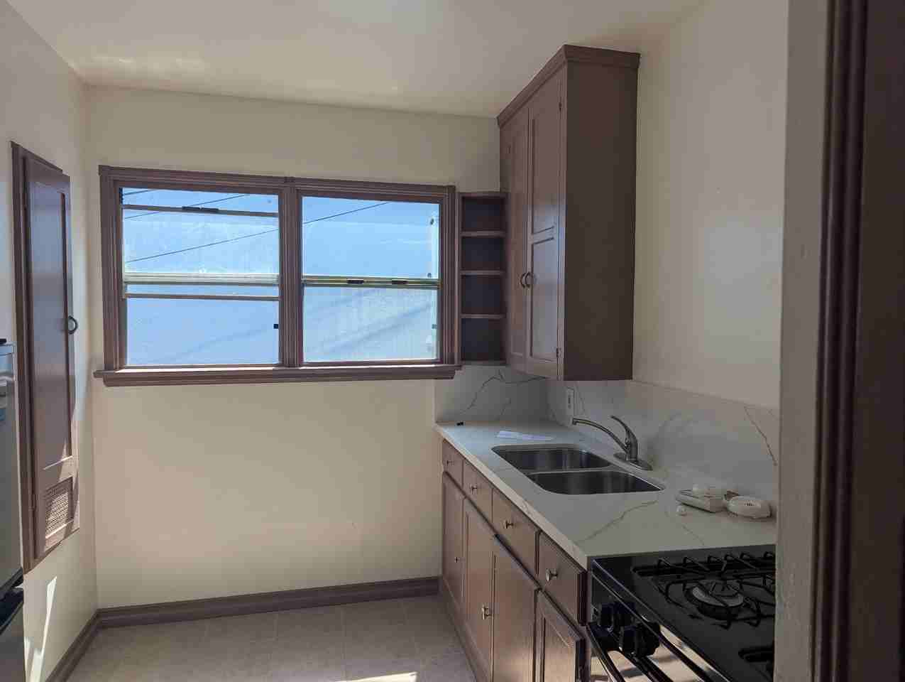 644 West 40th Place #644 - Photo 4 of 9