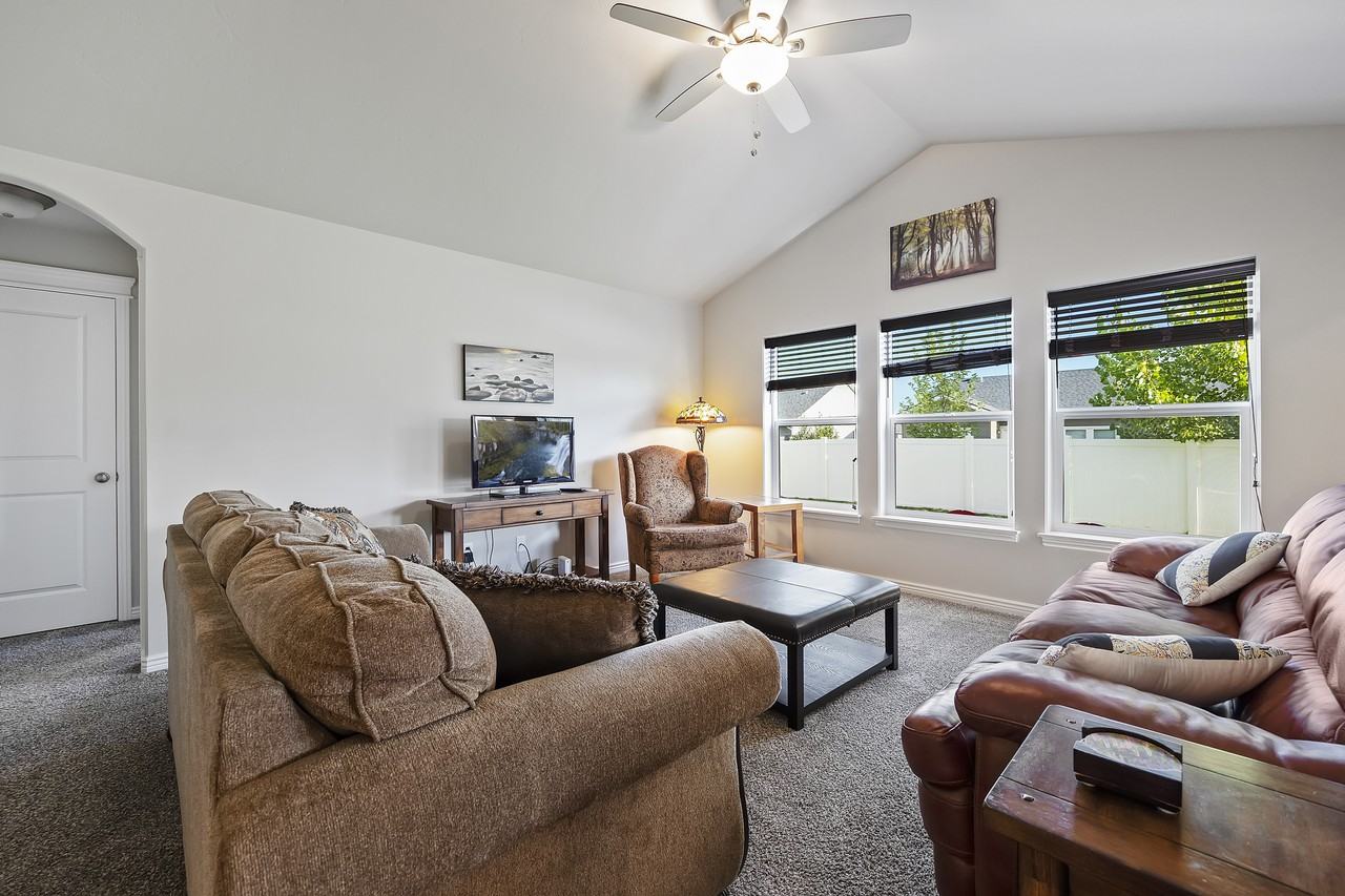 1146 Terra Ave #NA - Photo 4 of 16