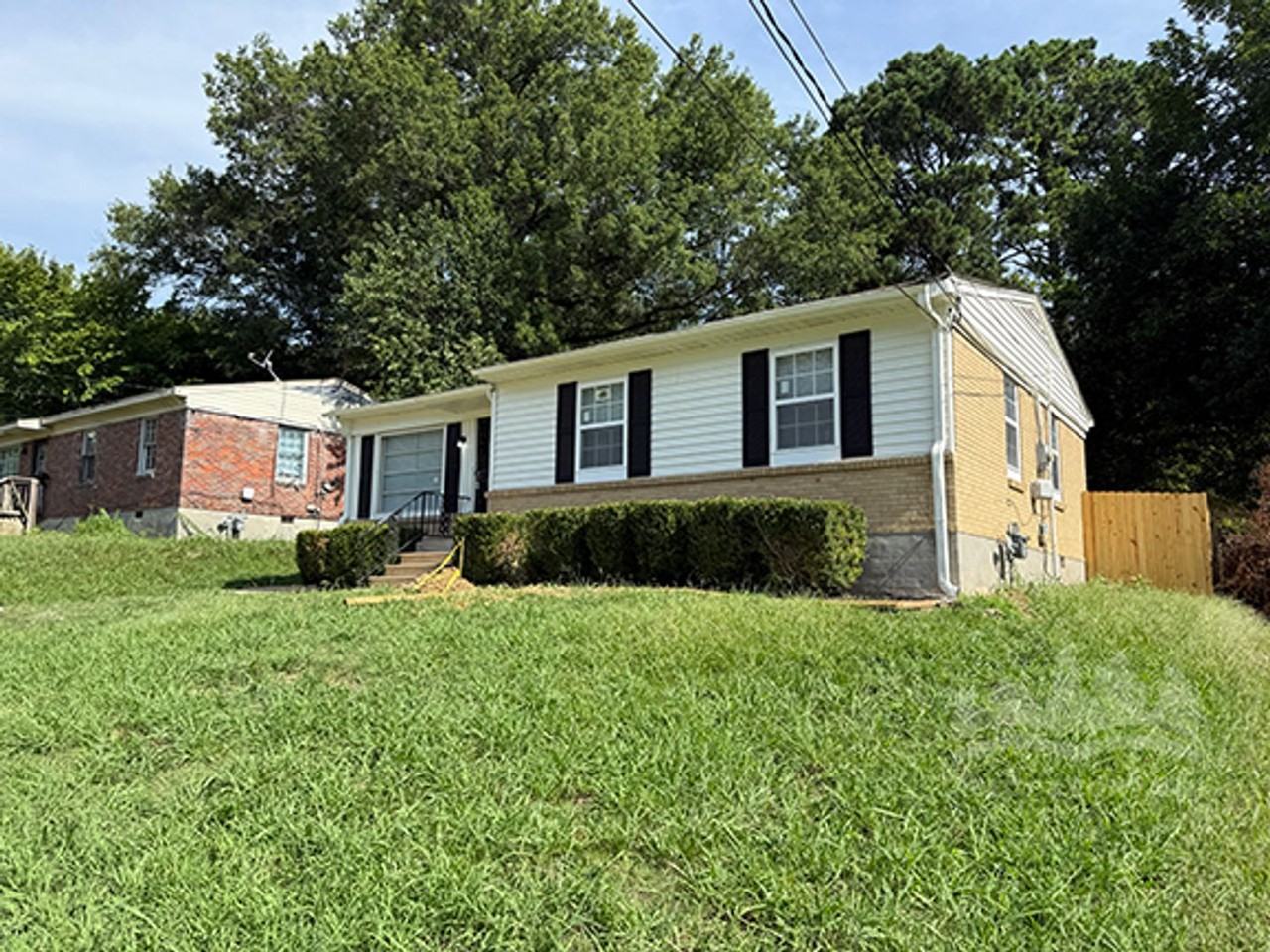 2076 Willow Wood Ave - Photo 3 of 15