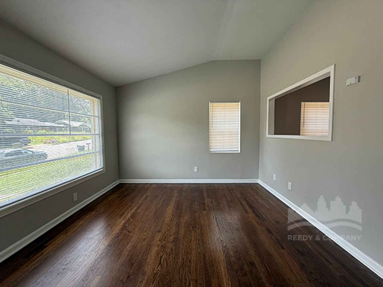 2076 Willow Wood Ave - Photo 5 of 15
