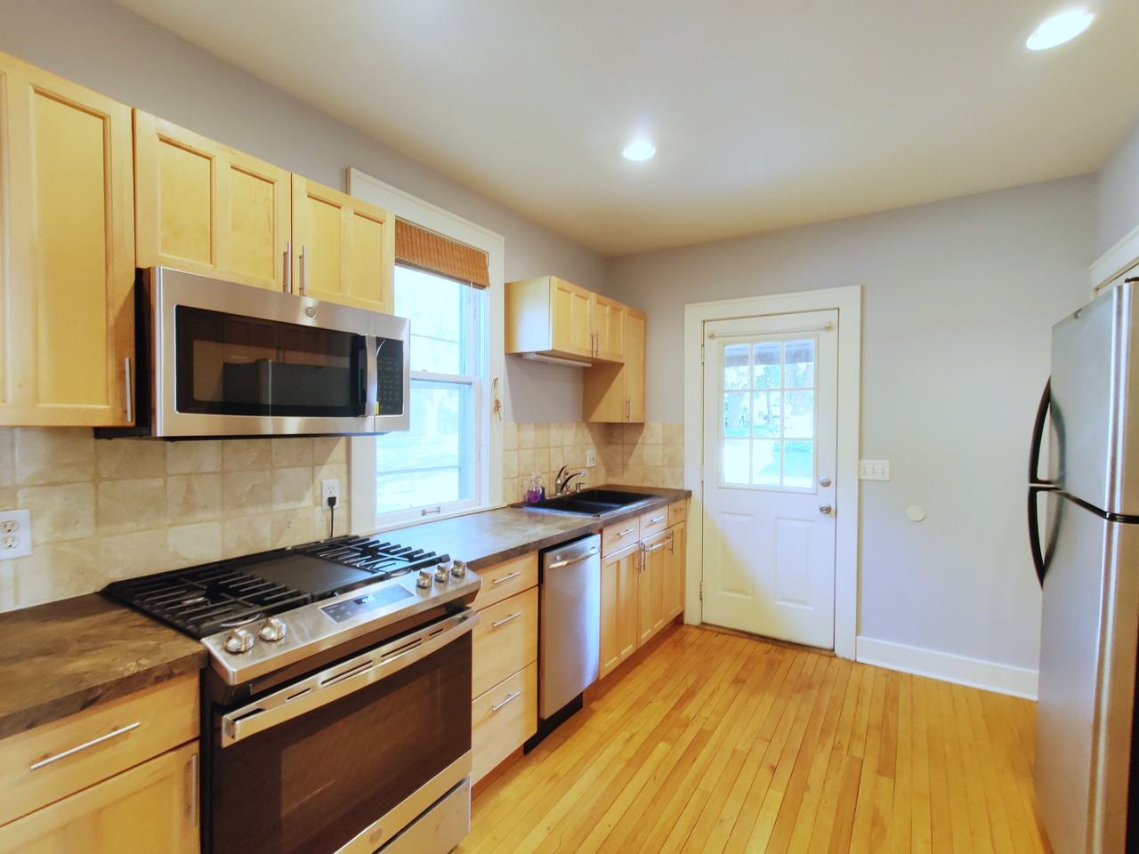 334 Albert St S #NA - Photo 3 of 8