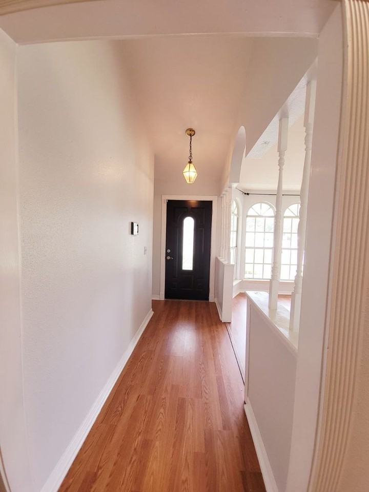 2401 Griffin Ct - Photo 3 of 26