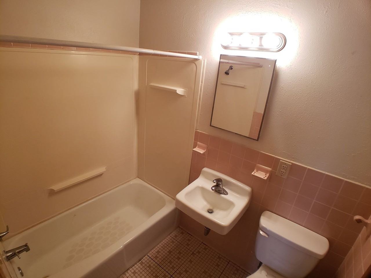 1208 3rd Ave Ne - Photo 5 of 7