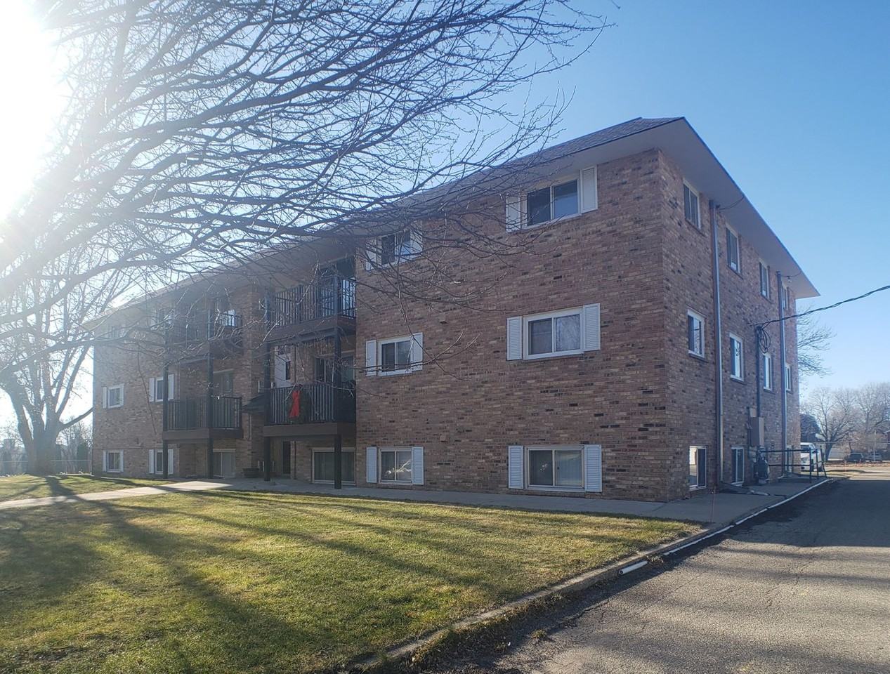 1208 3rd Ave Ne - Photo 6 of 7