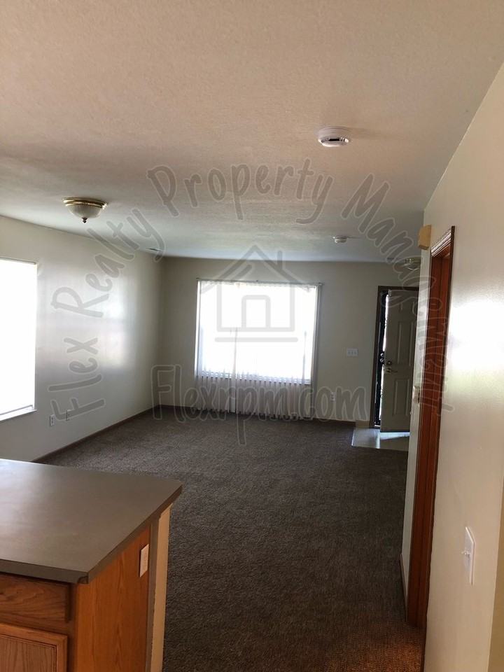 1027 Valerian Ct - Photo 2 of 8