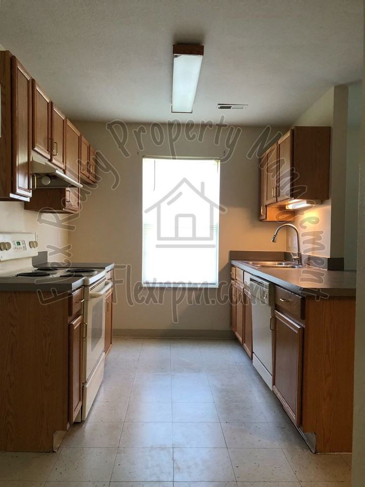 1027 Valerian Ct - Photo 3 of 8