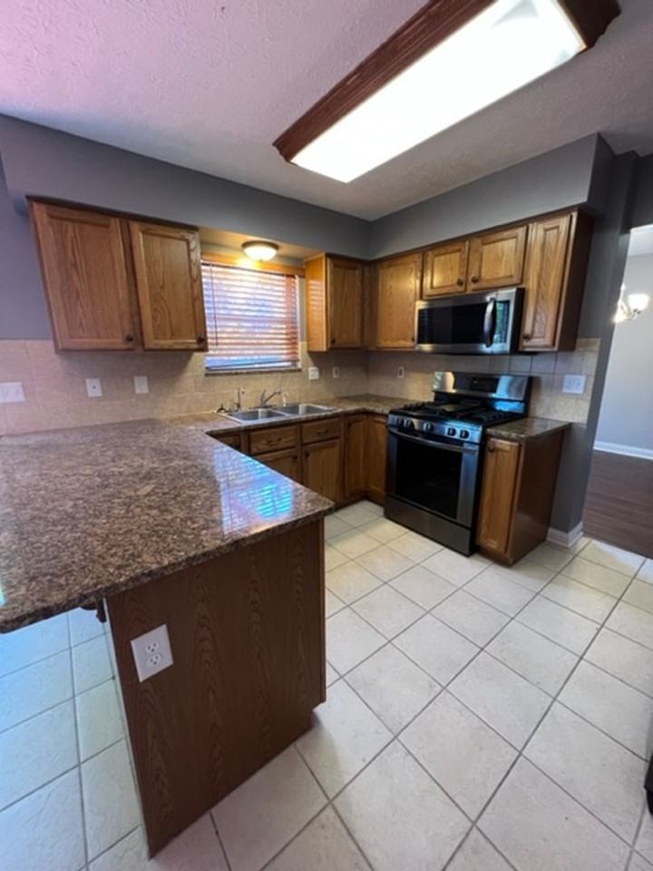 2800 Pheasant Field Dr - Photo 2 of 33