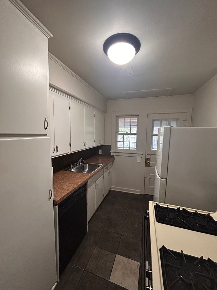 3118 Beaver Ave - Photo 3 of 6