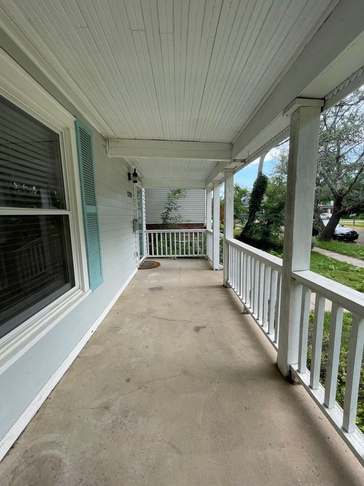 1329 Exchange St - Photo 3 of 26