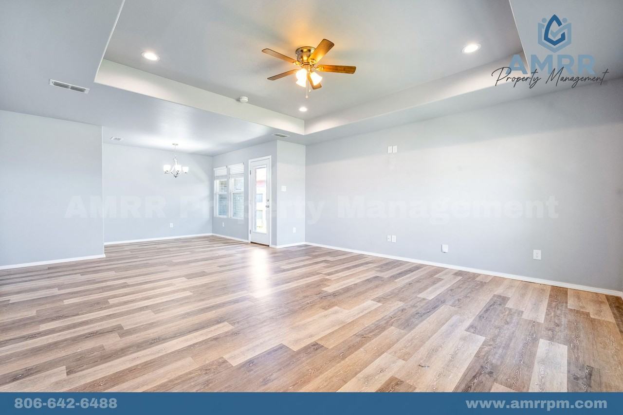 8522 11th St - Photo 3 of 24