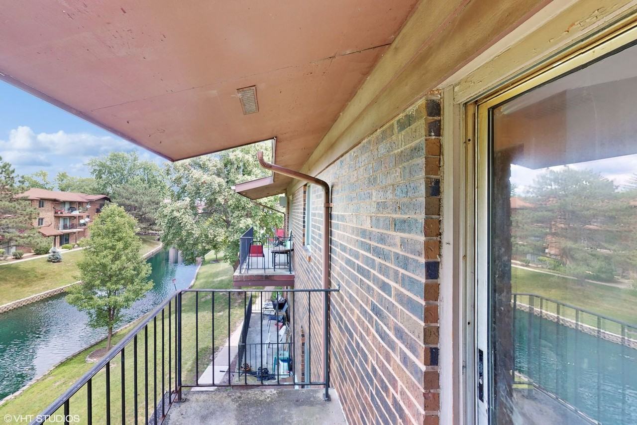 2432 Waterbury Dr - Photo 3 of 25