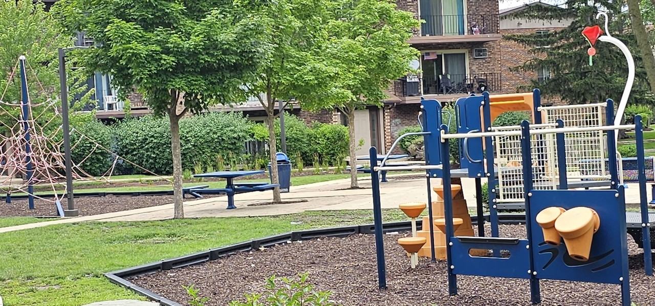 8111 Waterbury Ct - Photo 2 of 31