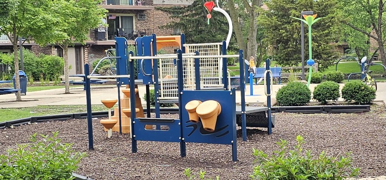 8111 Waterbury Ct - Photo 3 of 31