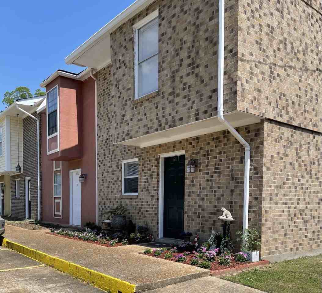 Camelot - Photo 2 of 4