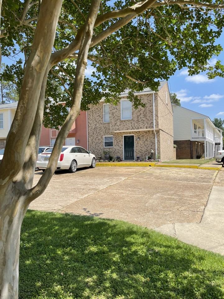 Camelot - Photo 4 of 4