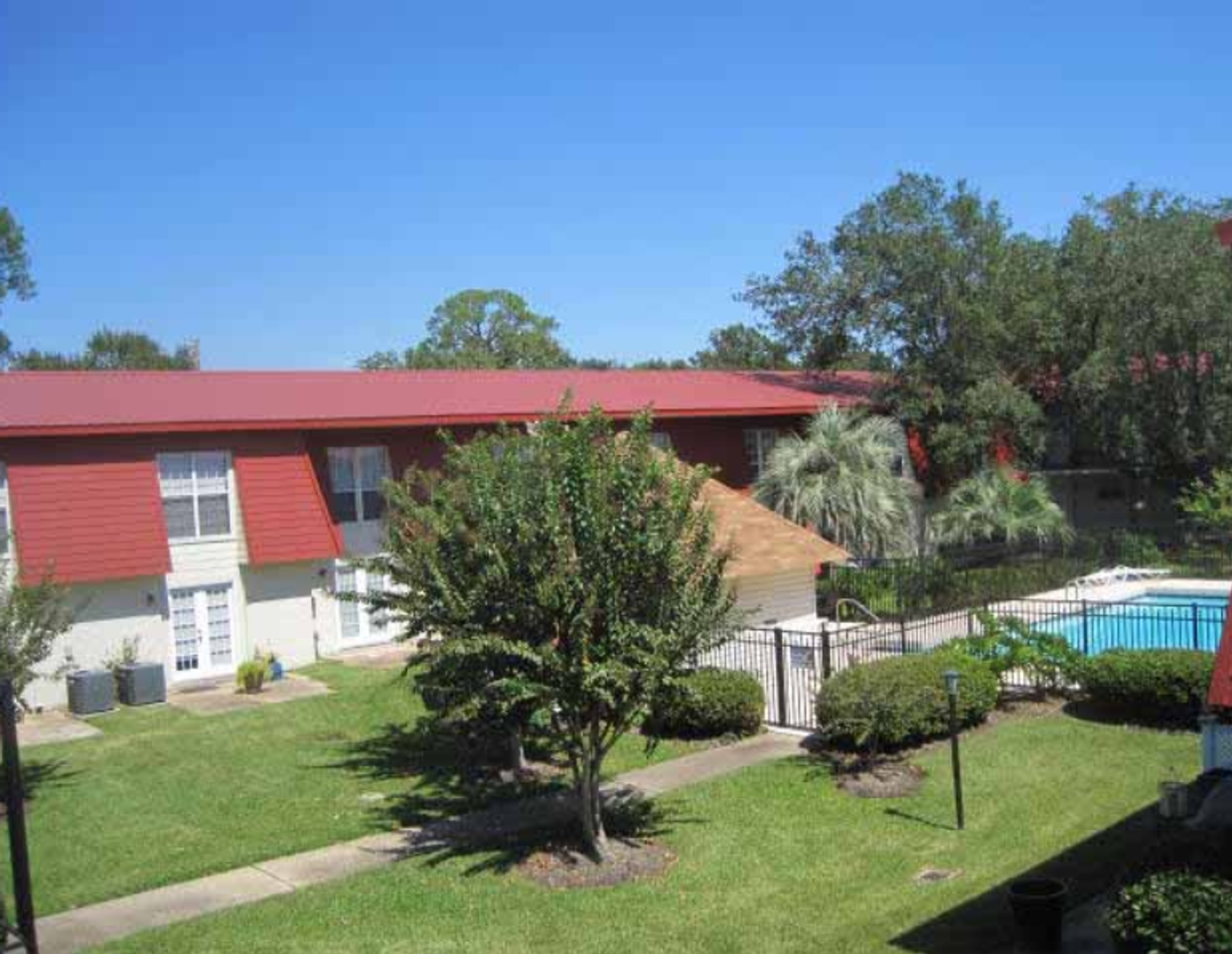 Chateau Tourraine Apartments - Photo 2 of 10