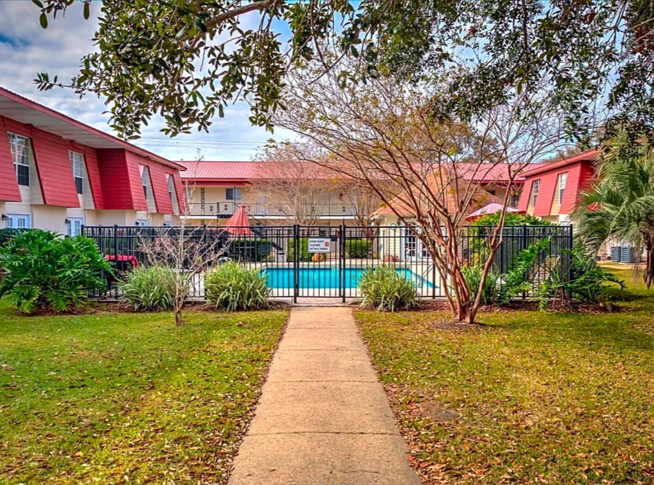 Chateau Tourraine Apartments - Photo 3 of 10