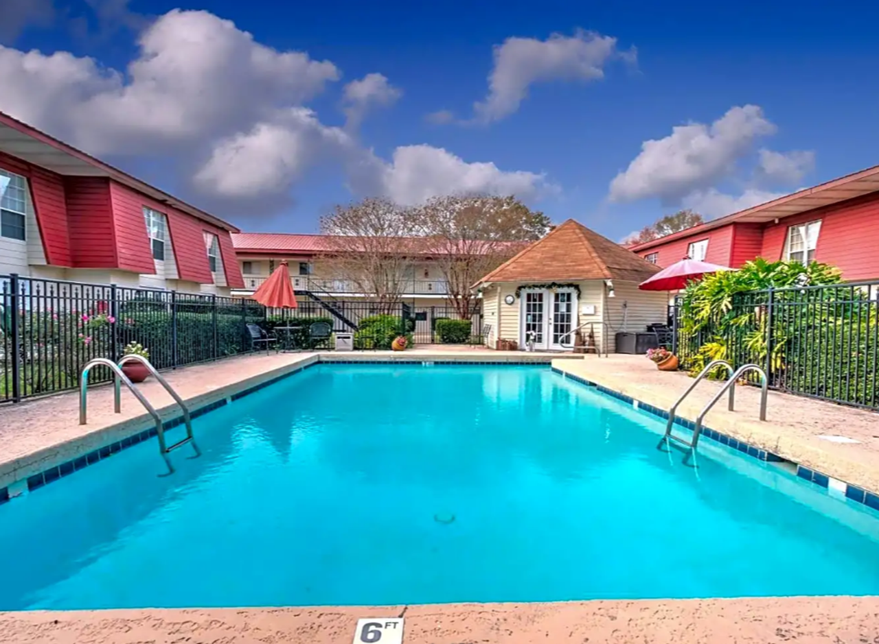 Chateau Tourraine Apartments - Photo 6 of 10