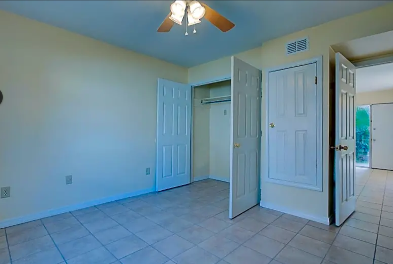 Country Club - Photo 3 of 9