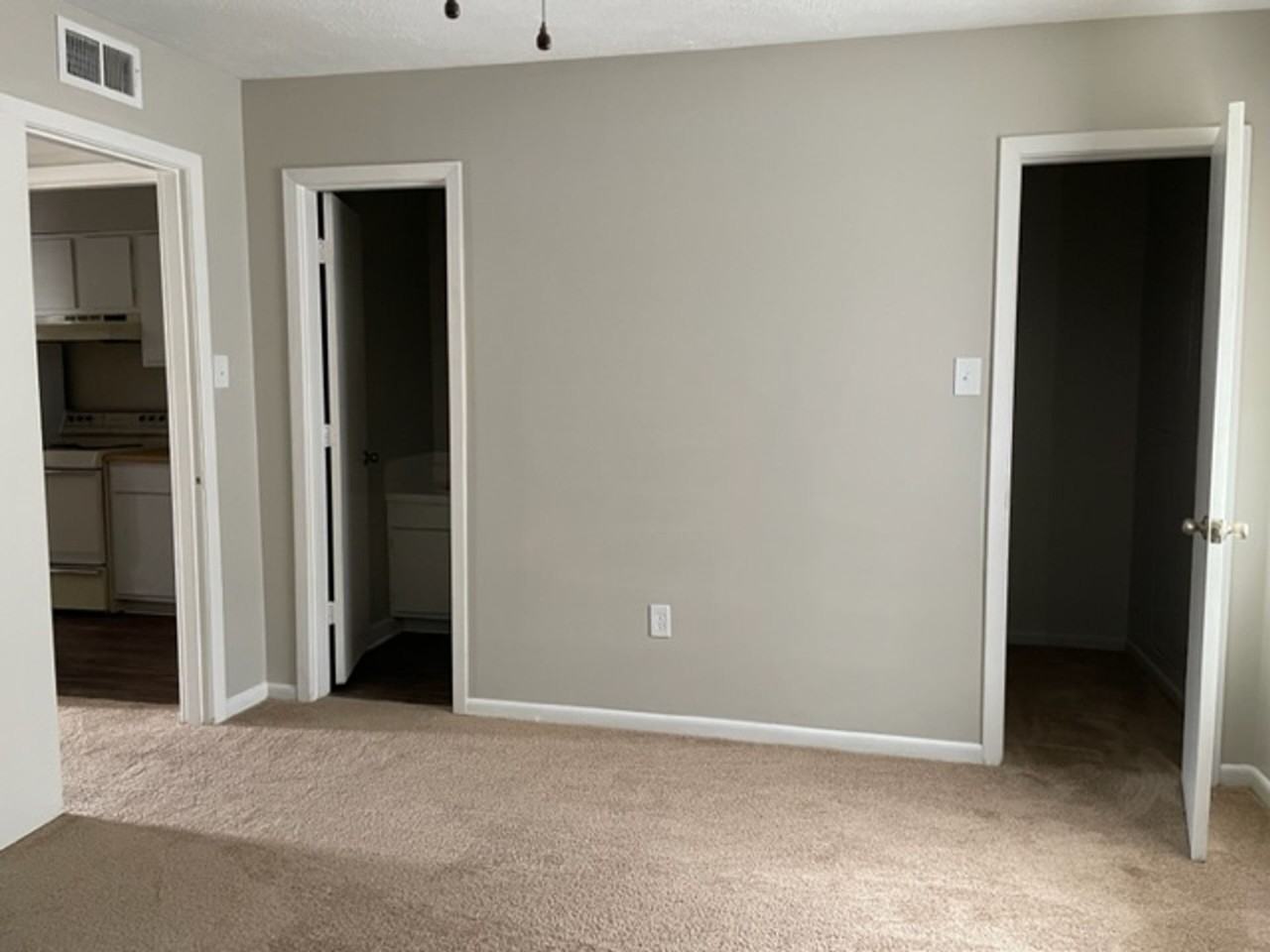 Plantation Manor - Photo 3 of 5