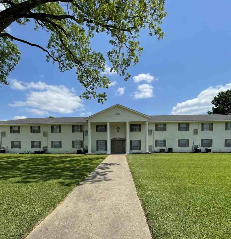 Plantation Manor - Photo 5 of 5