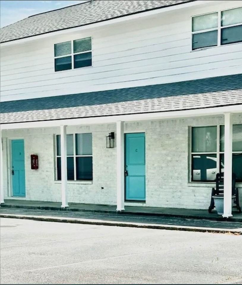 900 E Estates Boulevard - Photo 2 of 13