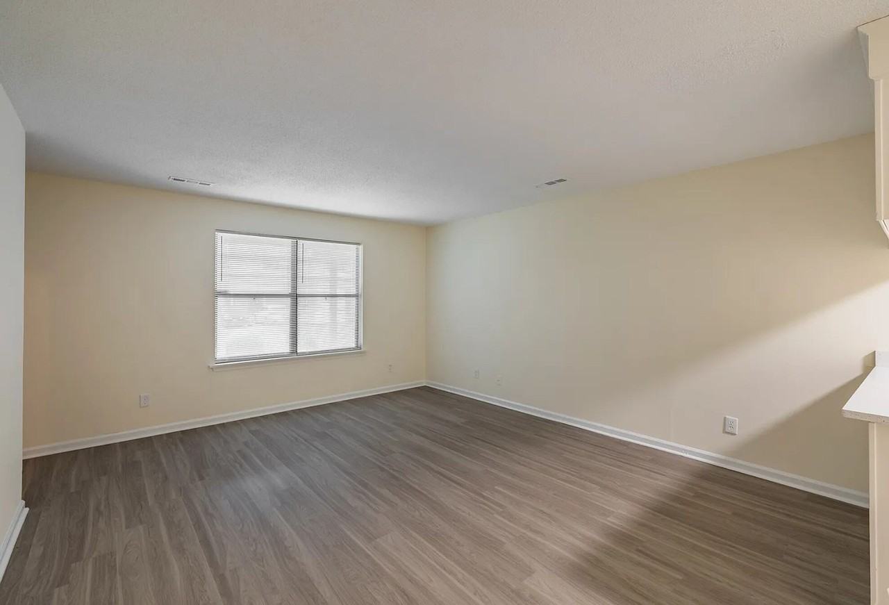 900 E Estates Boulevard - Photo 3 of 13