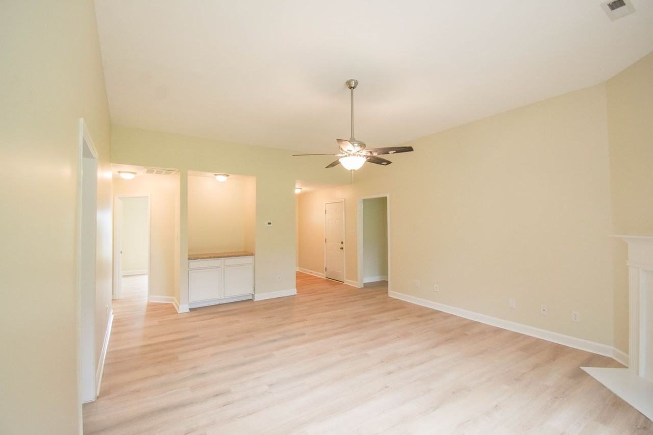 276 Strike Eagle Dr - Photo 5 of 32