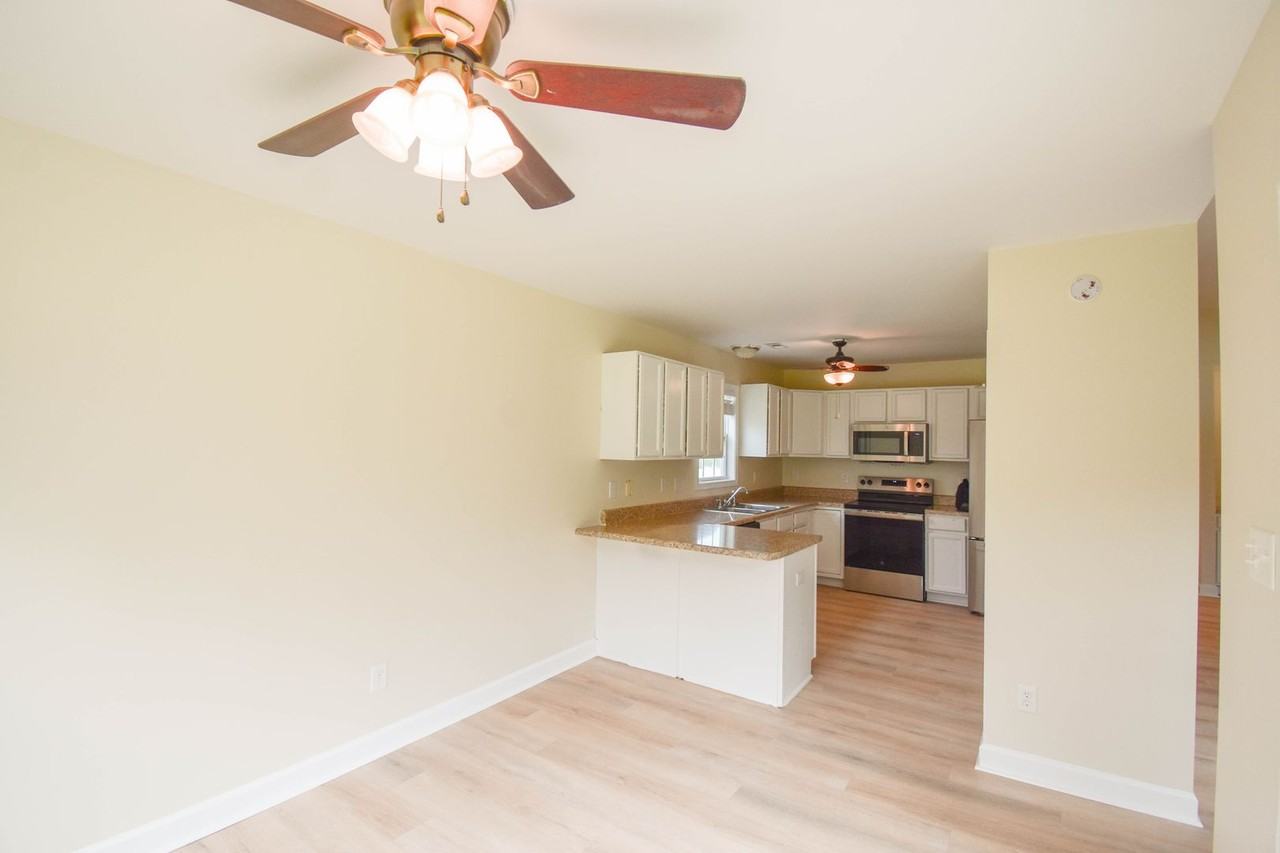 276 Strike Eagle Dr - Photo 7 of 32