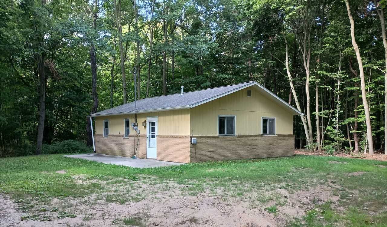 16986 Stanton St - Photo 2 of 18