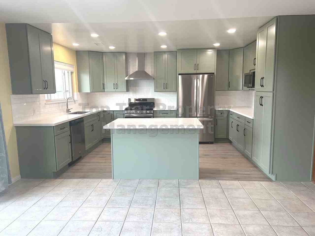 1608 Mountain View Ave - Photo 2 of 28