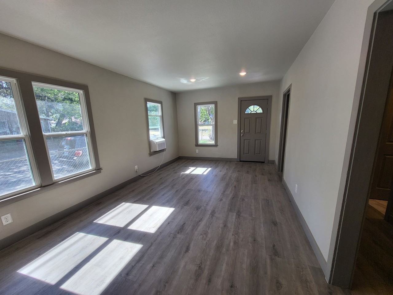 1303 Fenfield Ave - Photo 3 of 15