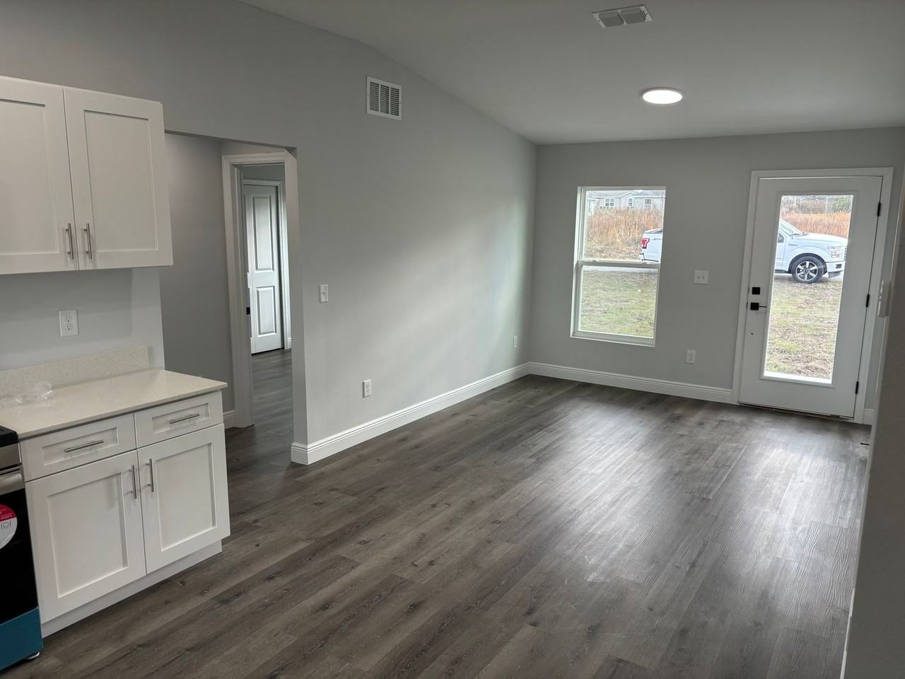 8011 Leonardo St - Photo 7 of 8