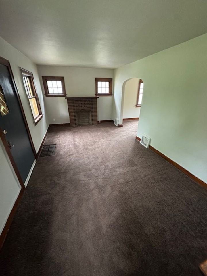 2905 Central Dr - Photo 2 of 9