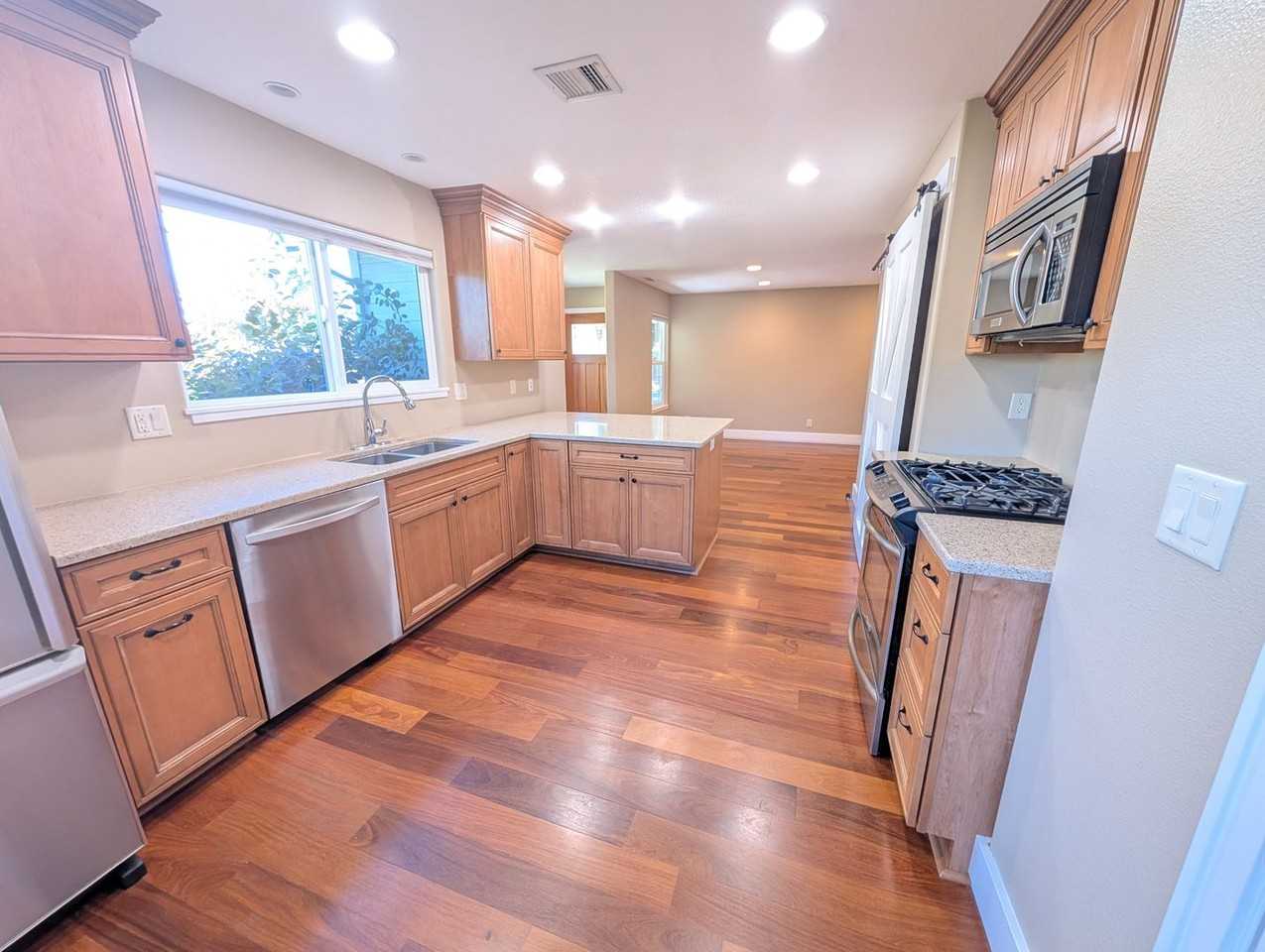 8033 Sw 36th Ave - Photo 3 of 50