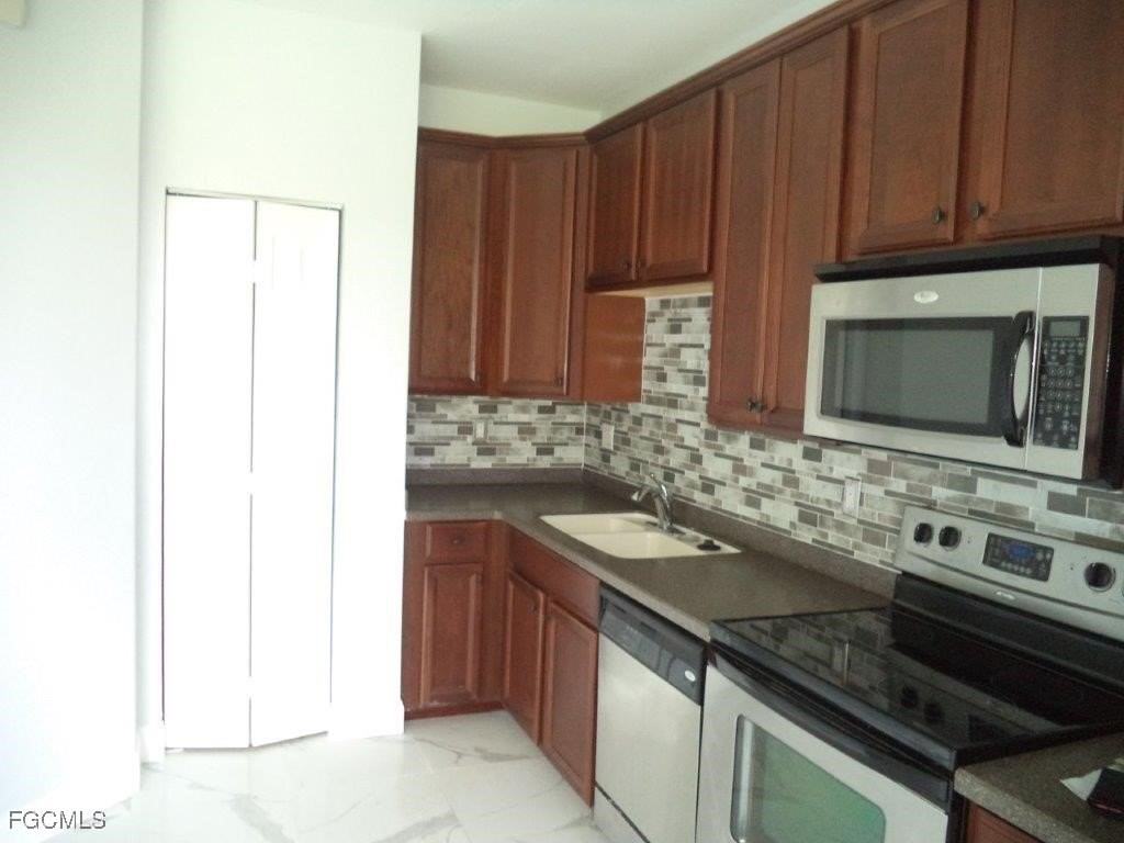 2447 Laurentina Ln - Photo 7 of 9