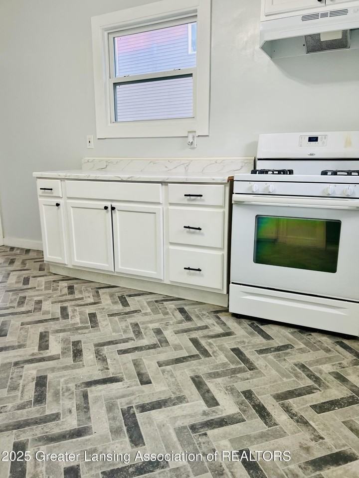 831 North Chestnut Street - Photo 6 of 30