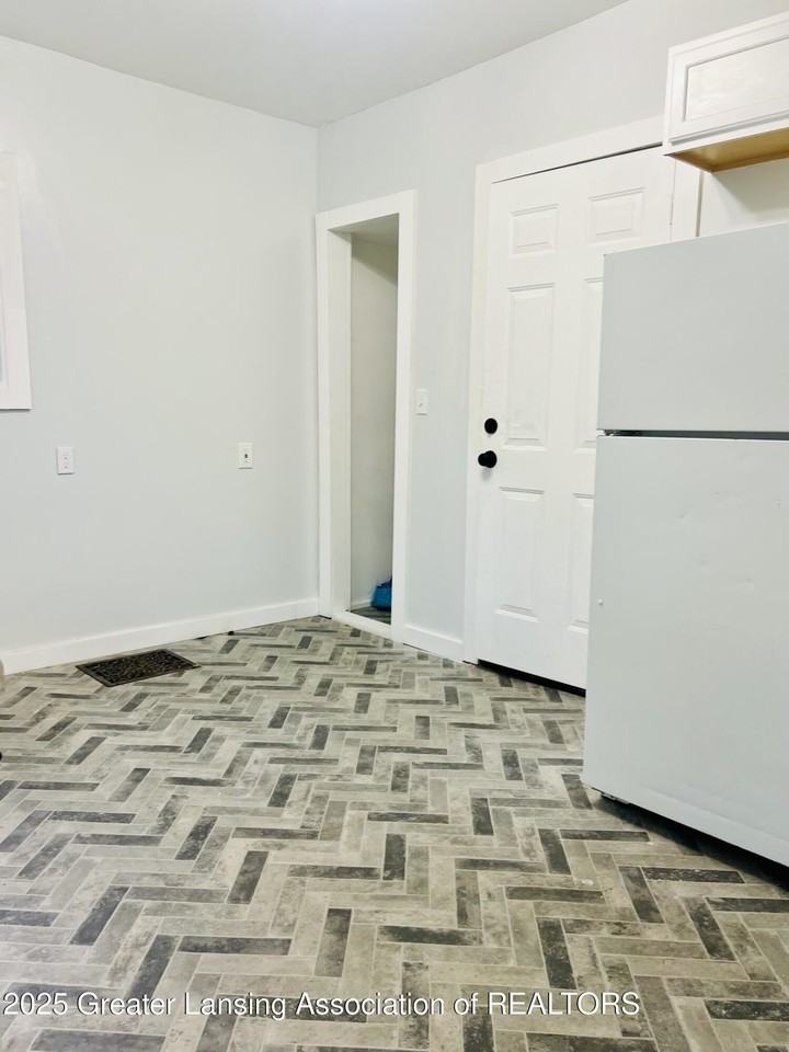 831 North Chestnut Street - Photo 7 of 30