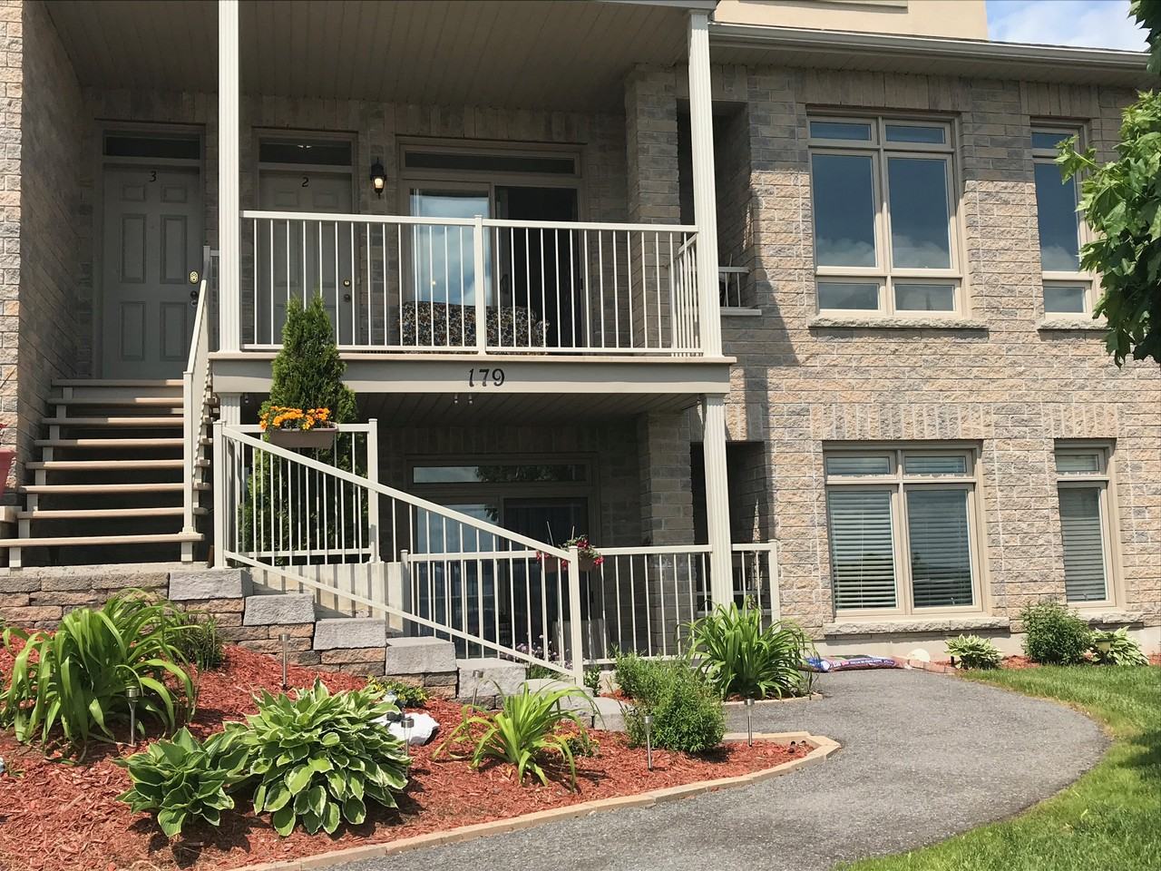 179 Rue de la Fabrique #2 - Photo 2 of 12