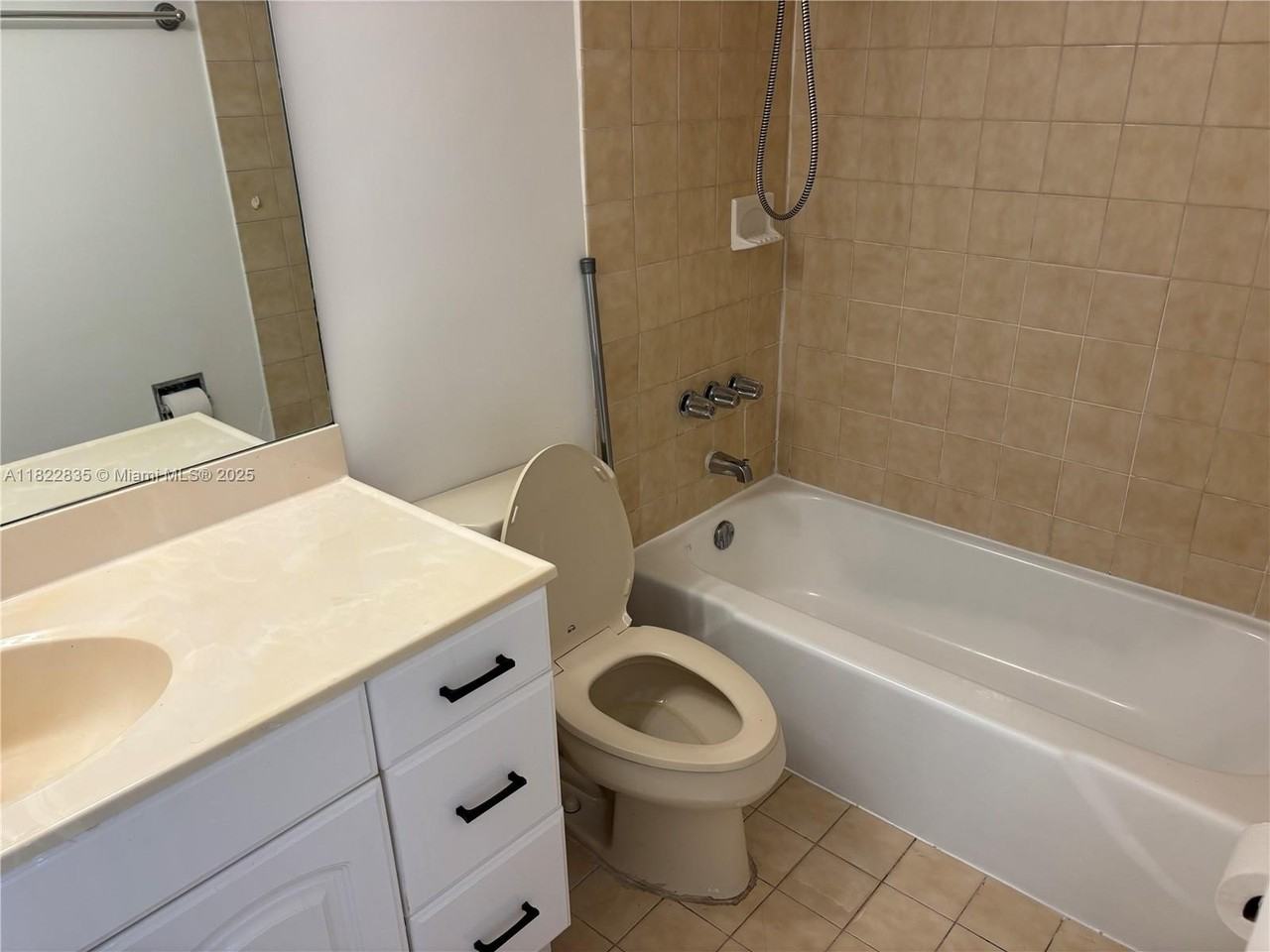 10790 N Kendall Dr #C15 - Photo 5 of 22