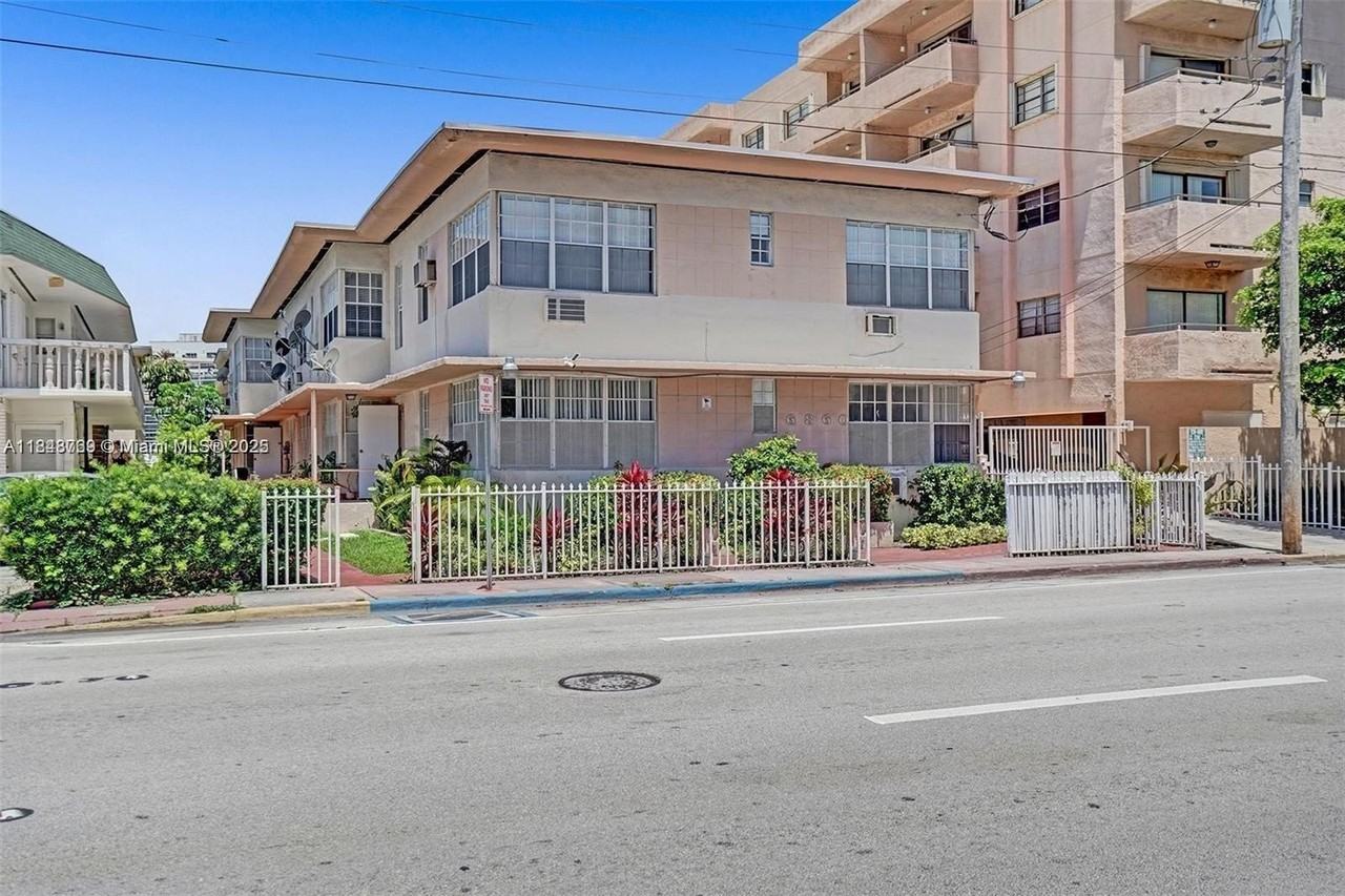 6860 Abbott Ave #4 - Photo 6 of 20