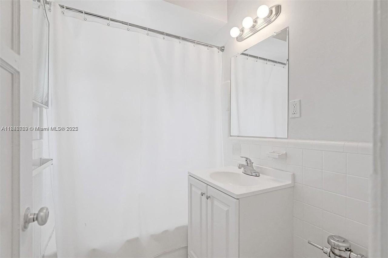 6860 Abbott Ave #4 - Photo 4 of 20