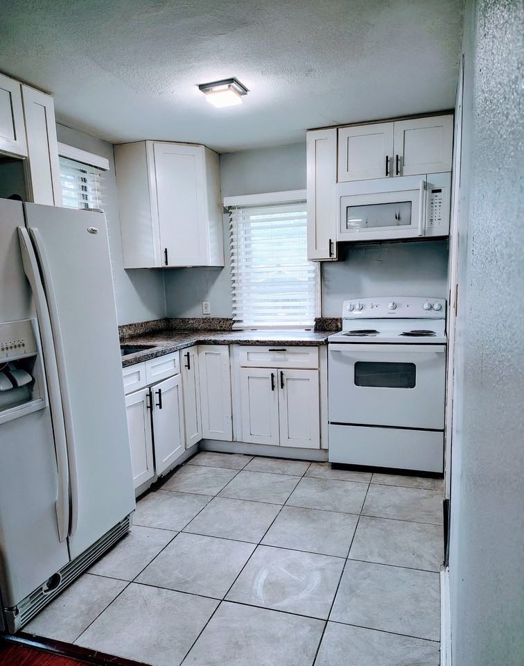 Bourne Pl - Photo 2 of 7