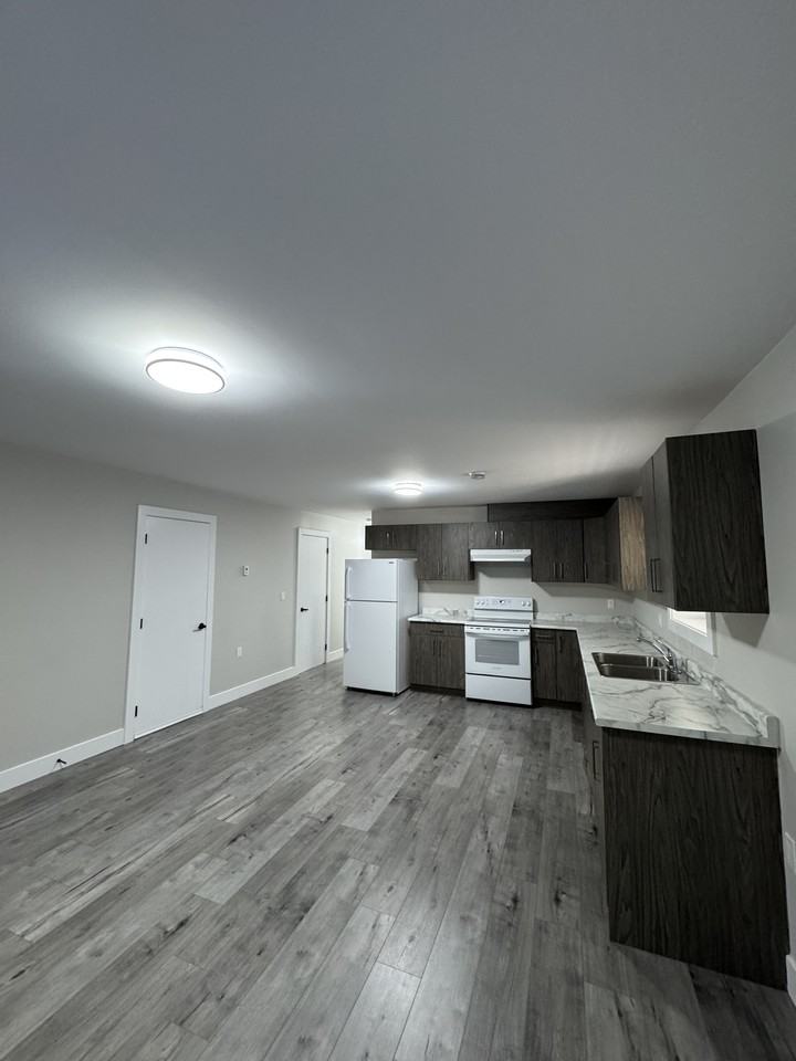 16117 108 Avenue - Photo 2 of 9